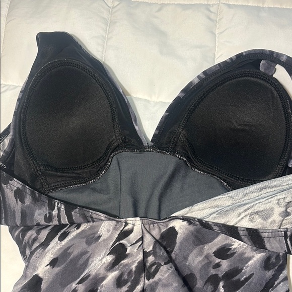 Miraclesuit Black and Gray One-Piece Swimsuit - Picture 6 of 12